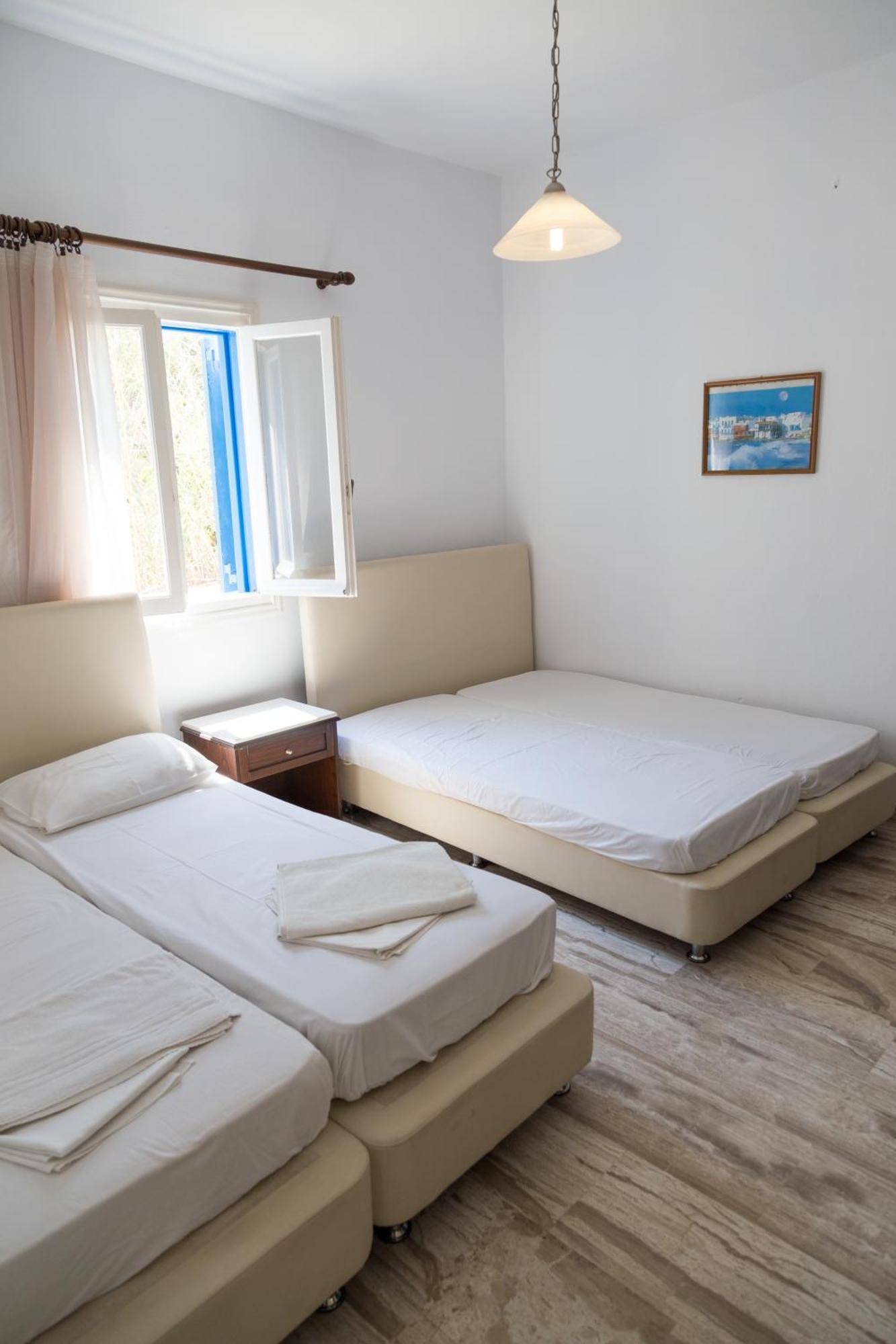 Vasilis Ornos Guest house *